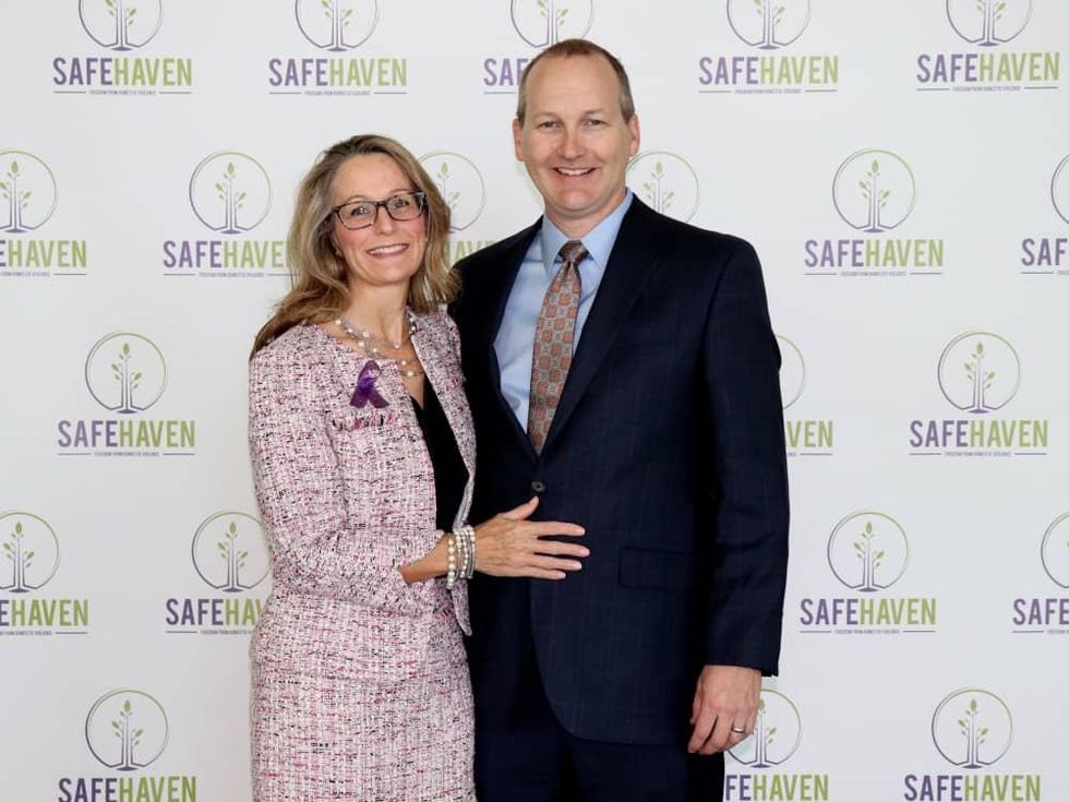 Monika Bennett, Scott Bennett