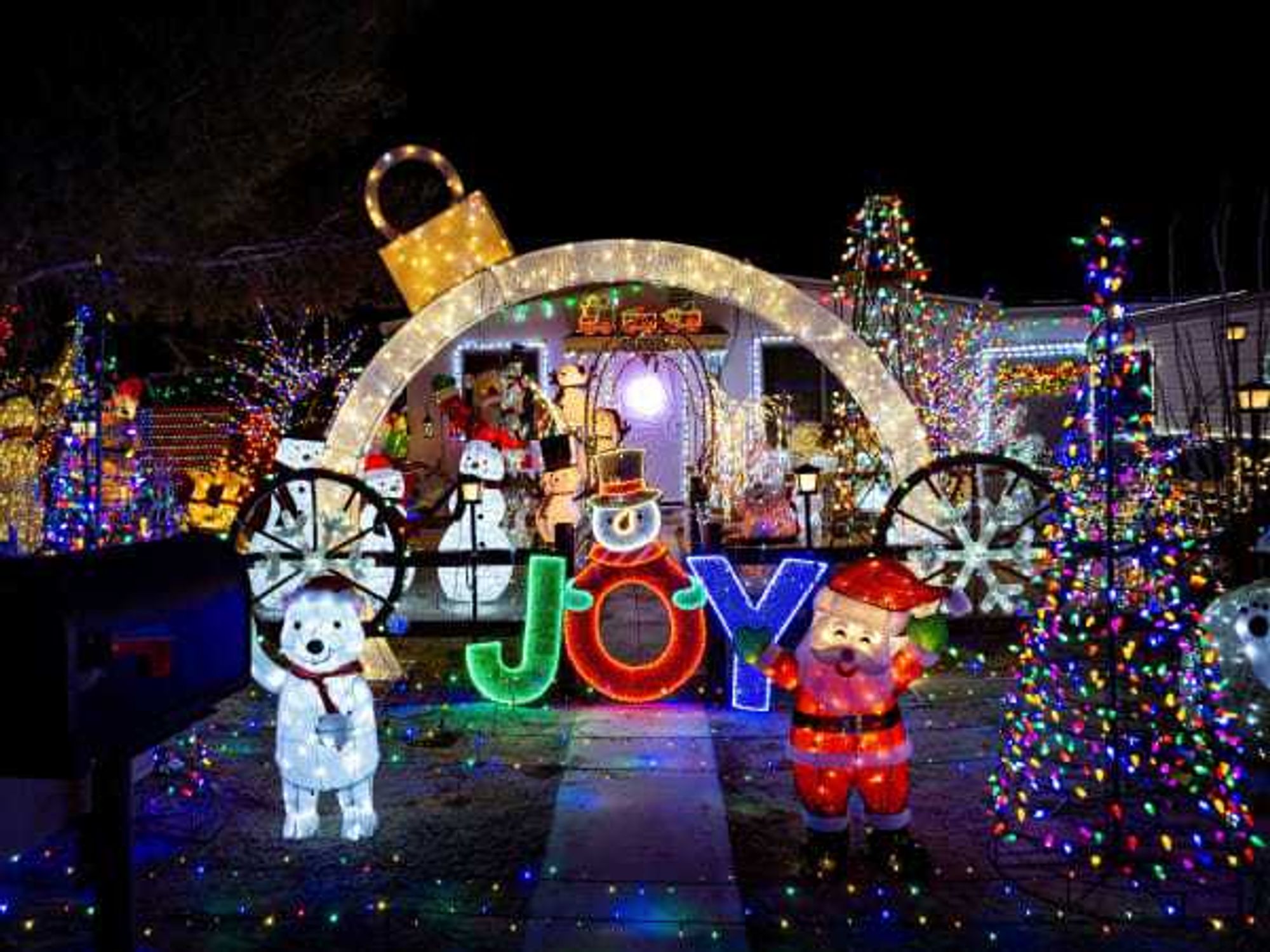 Neighborhood Christmas decorating