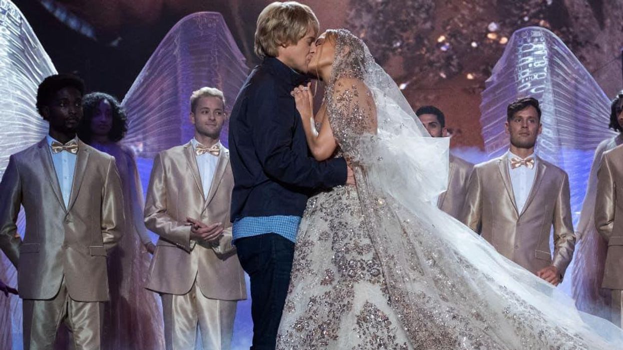 Owen Wilson and Jennifer Lopez in Marry Me.