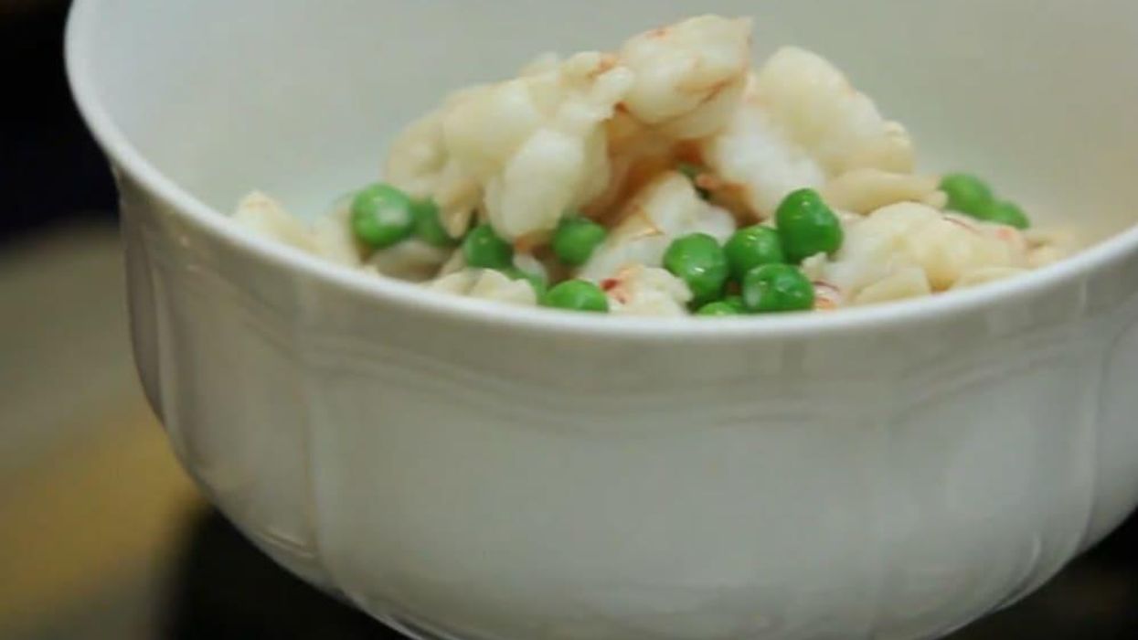 Pasta with shrimp and peas