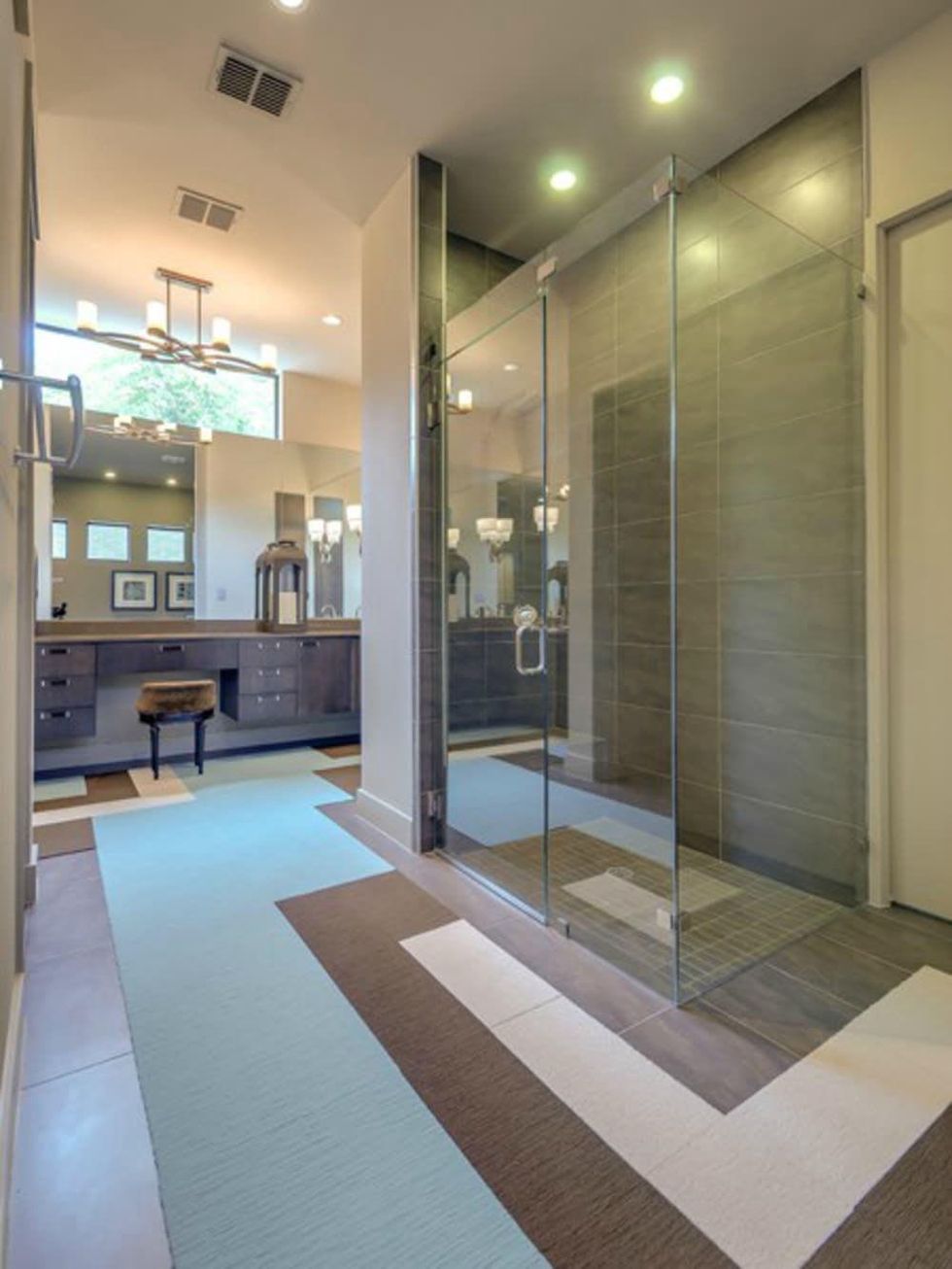 Porch.com master bathroom in Dallas