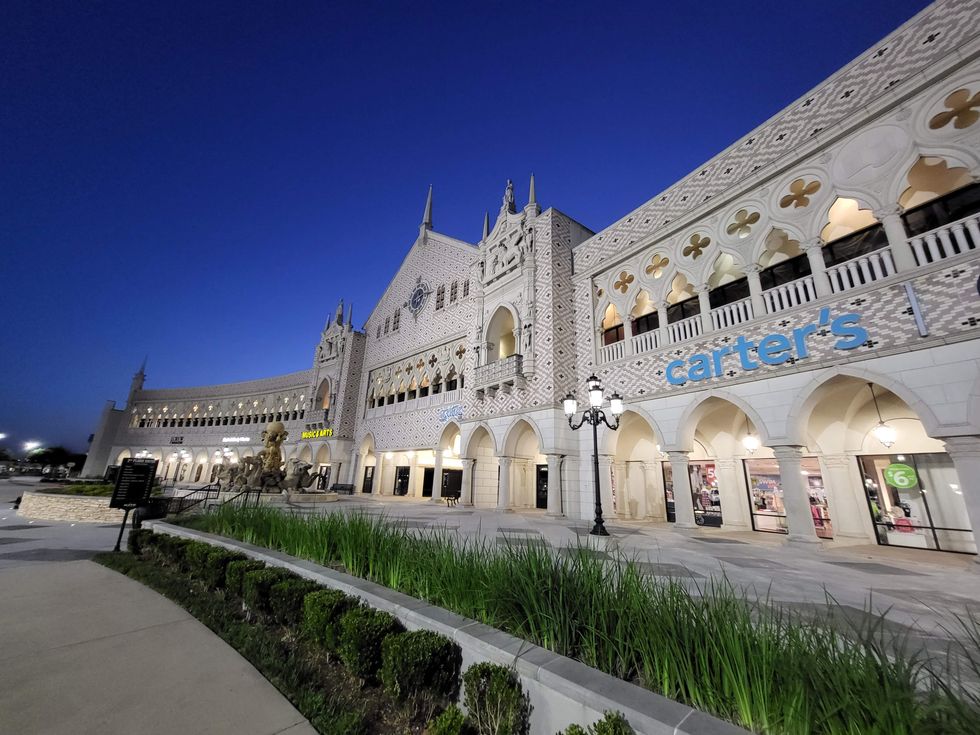 portofino shopping center shenandoah