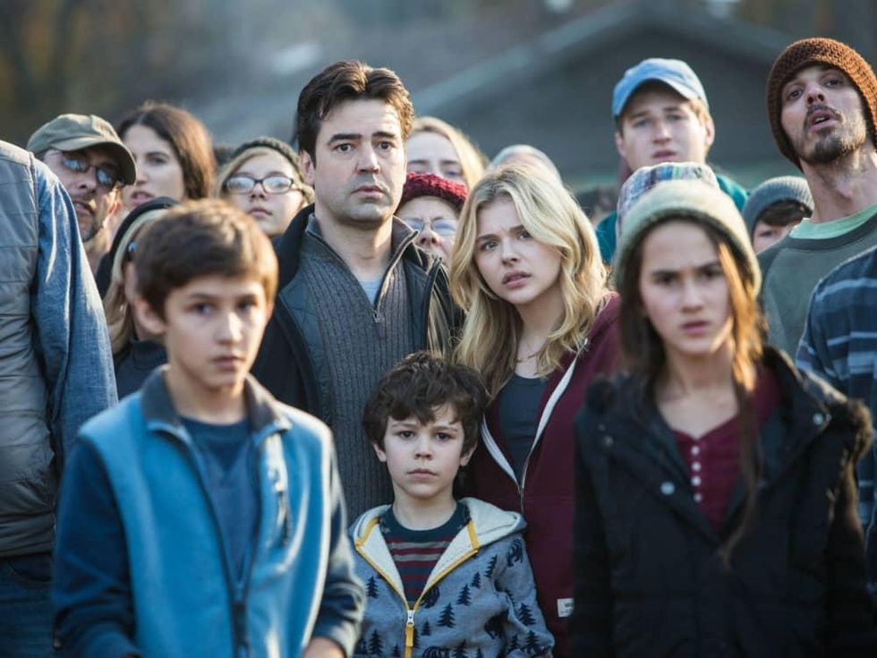 Ron Livingston, Chloe Grace Moretz, and Zackary Arthur in The 5th Wave