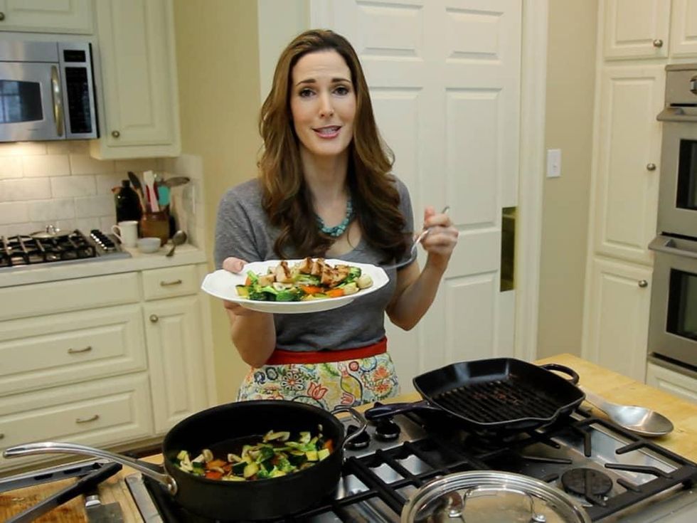Roni Proter preparing chicken teriyaki stir fry