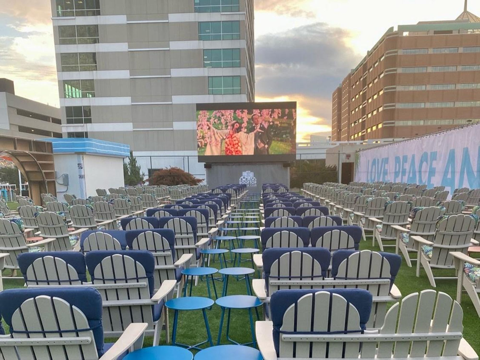 8 essential tips for sky-high fun at Fort Worths new Rooftop Cinema ...