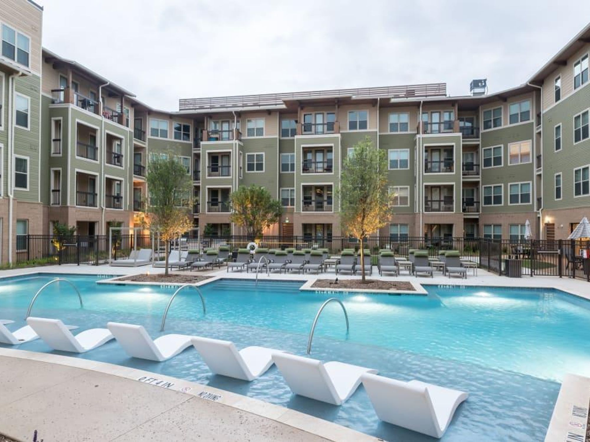 Roosevelt at Arlington Commons apartments