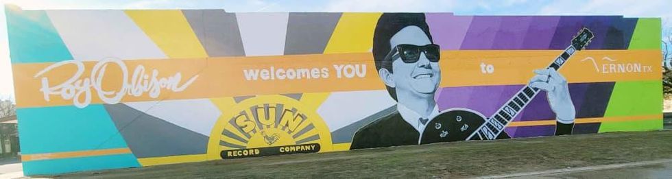 roy orbison mural in vernon