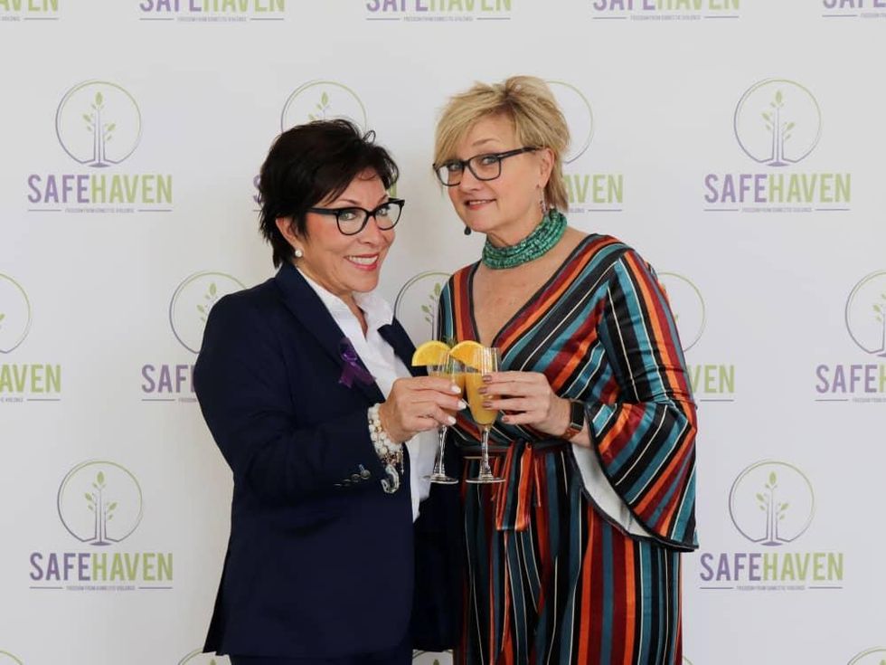 Sandra McGlothlin, Anne Holland