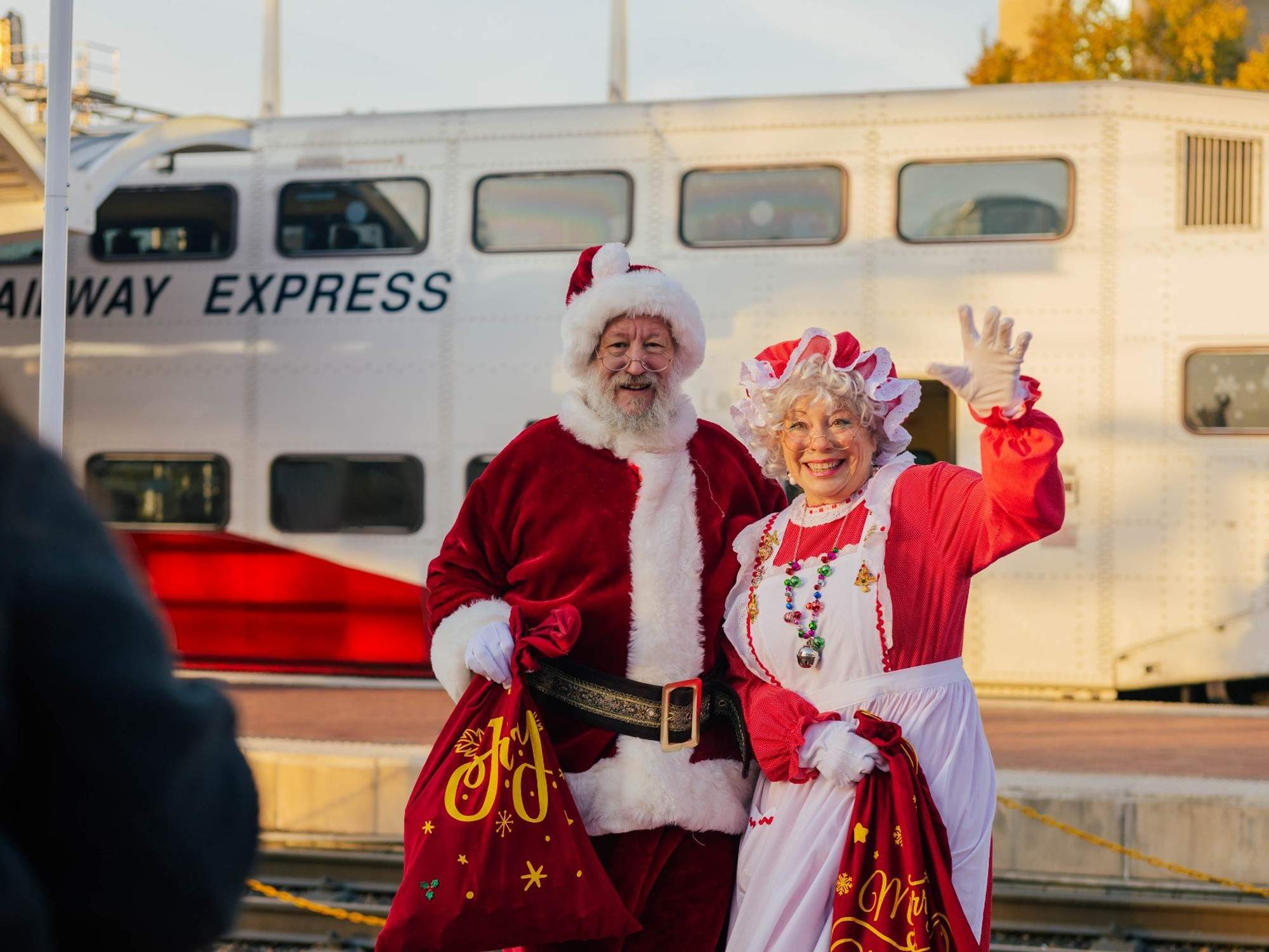 Ride with Santa on the TRE train to the 2023 Dallas Holiday Parade ...