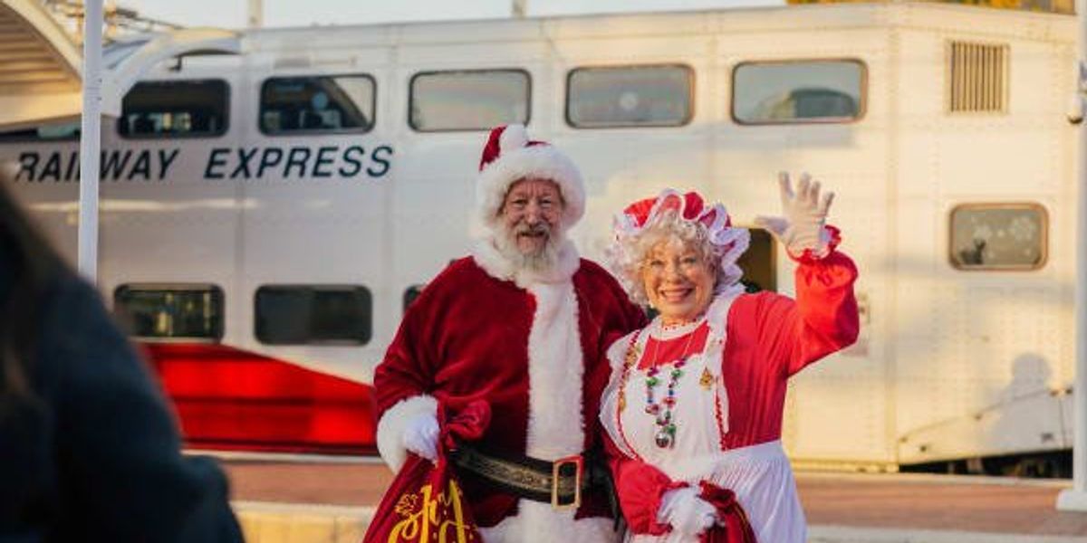 Ride with Santa on the TRE train to the 2023 Dallas Holiday Parade ...