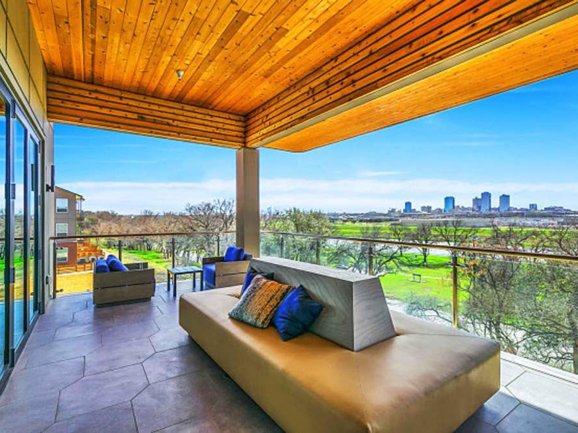 Scenic at River East apartment Fort Worth