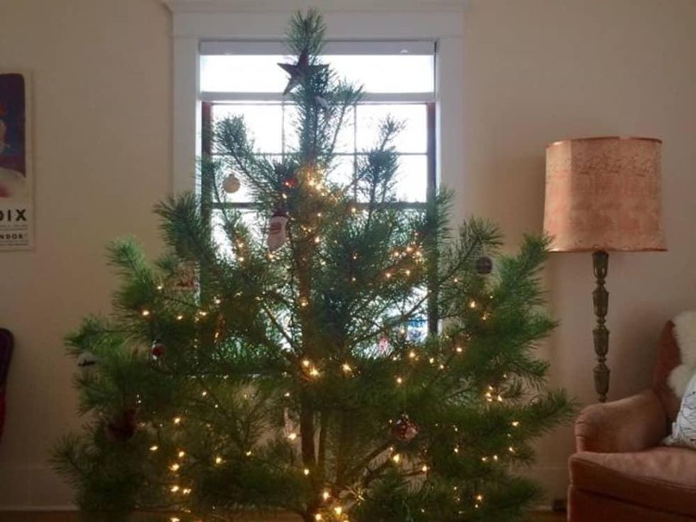 Simple Christmas tree decorations