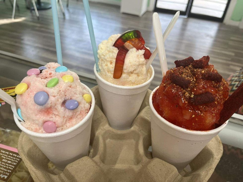 Sol y Luna, snow cones