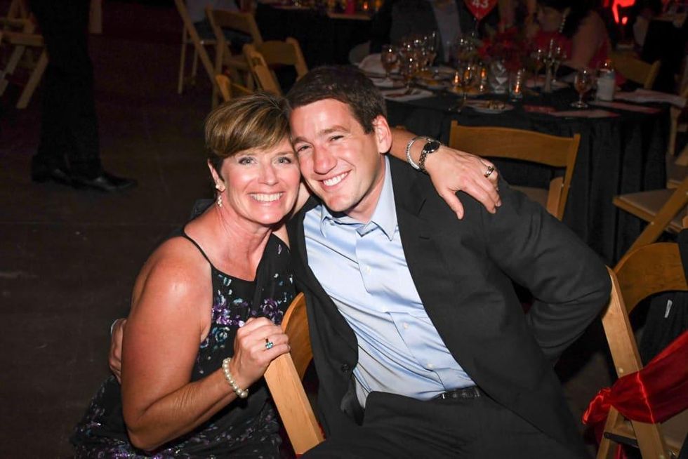 Sondra Isom, Tim Schneider