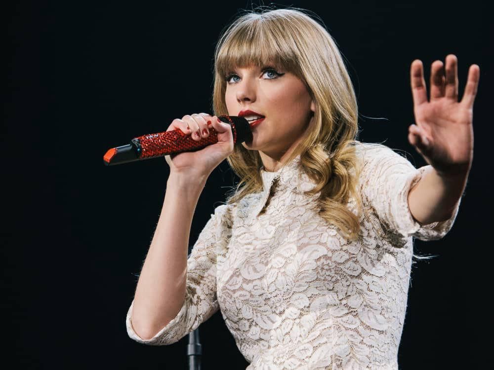 Taylor Swift close up