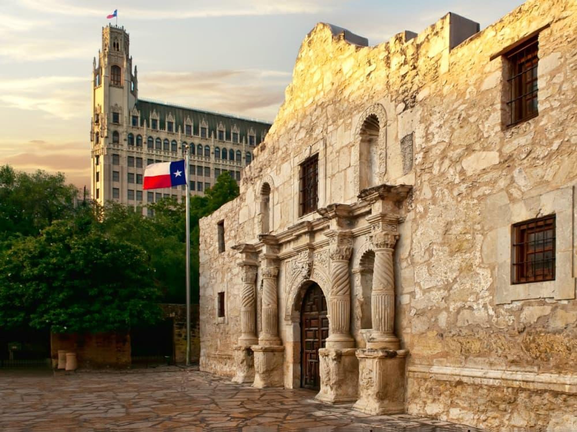 The Emily Morgan Hotel and the Alamo san antonio