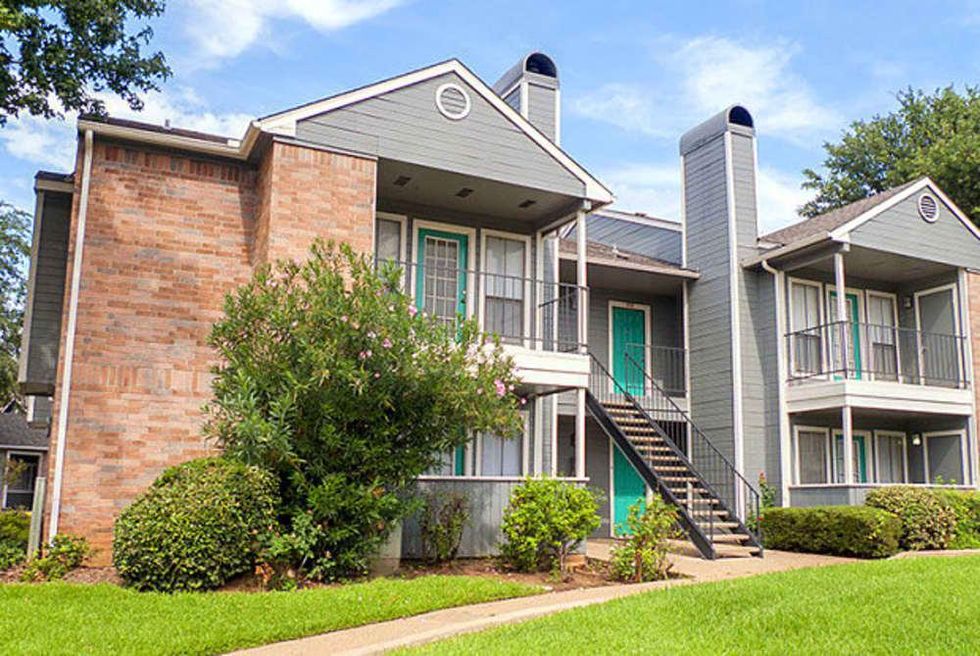 Venue at 8651 Fort Worth apartment