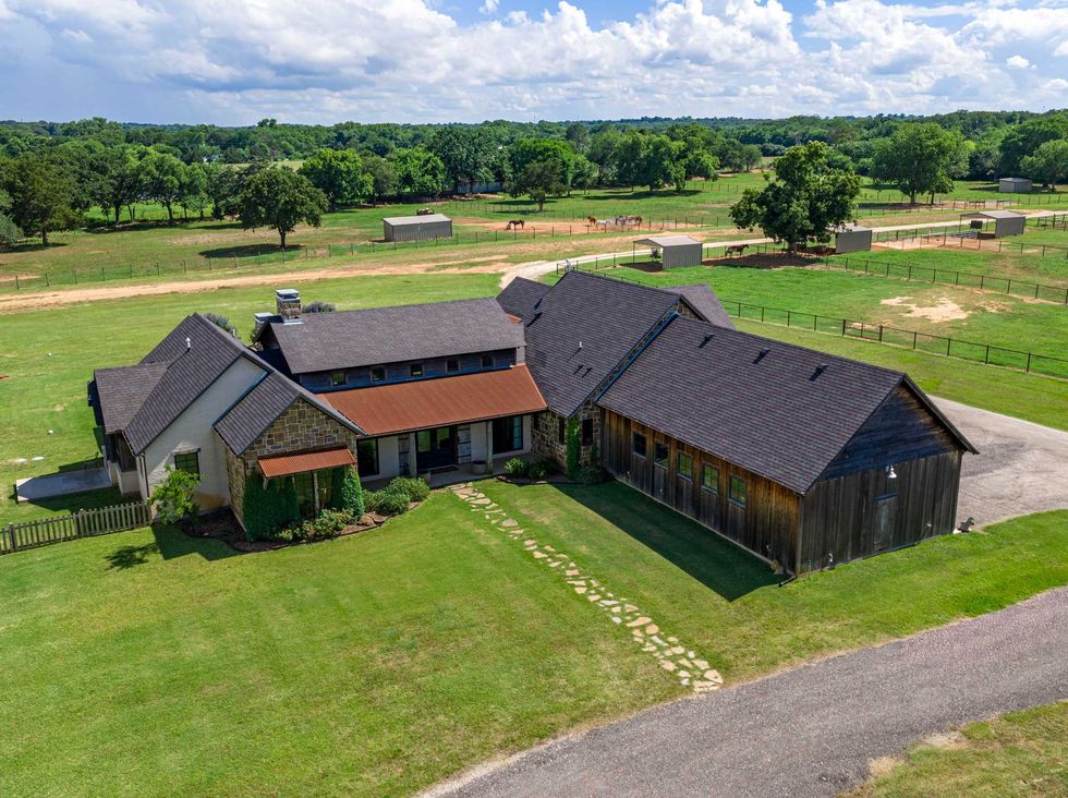 Walnut Creek Horse Farm in Alvarado