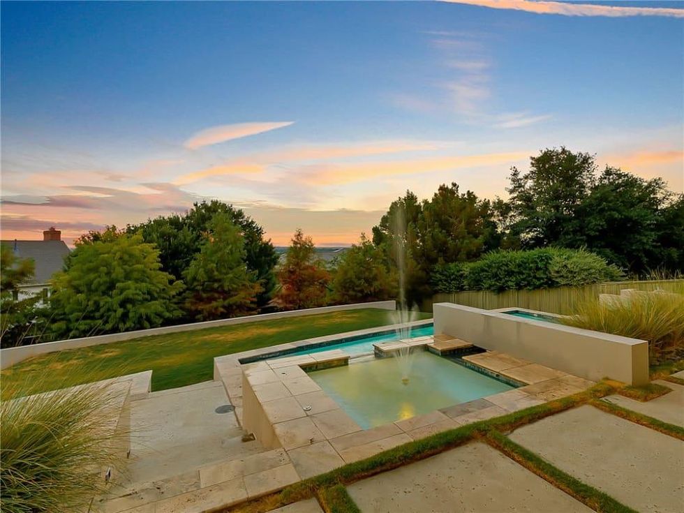 Water feature at 6628 Sahalee in Fort Worth