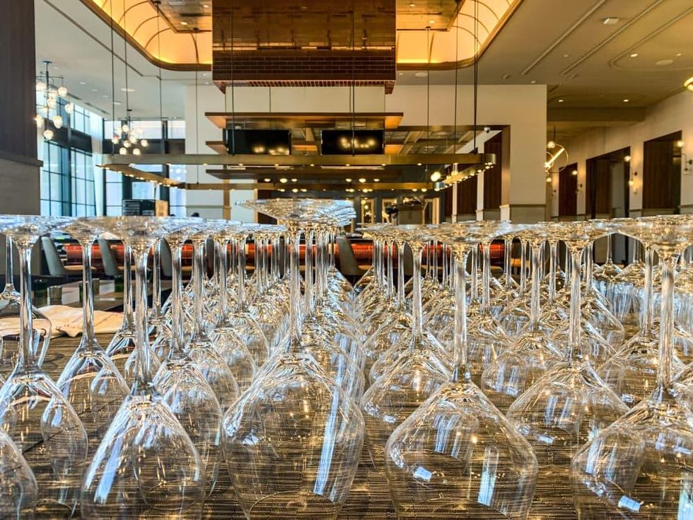 wine glasses, Hotel Vin, Grapevine